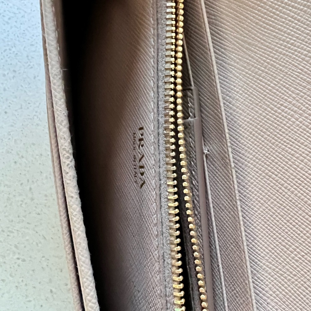 Prada Wallet - Picture 5 of 16